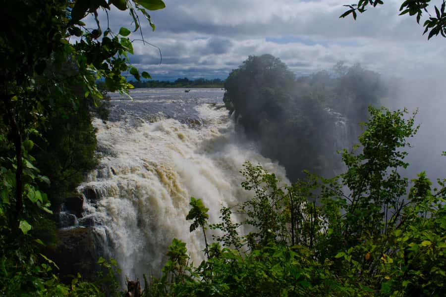 3 Days Victoria Falls and Full day Chobe National Park - Day two begins with the Zambezi drive to Kazungula