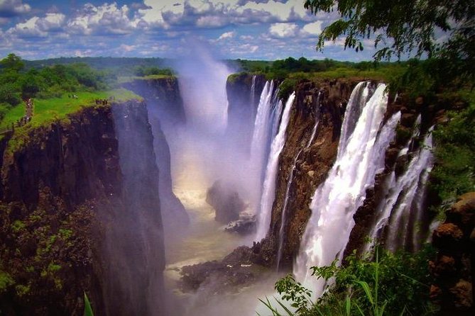 7 Day Highlights Of Botswana Overland Tour – ACCOMODATED (midrange) - Day 1: Arriving in Victoria Falls and cruising the Zambezi