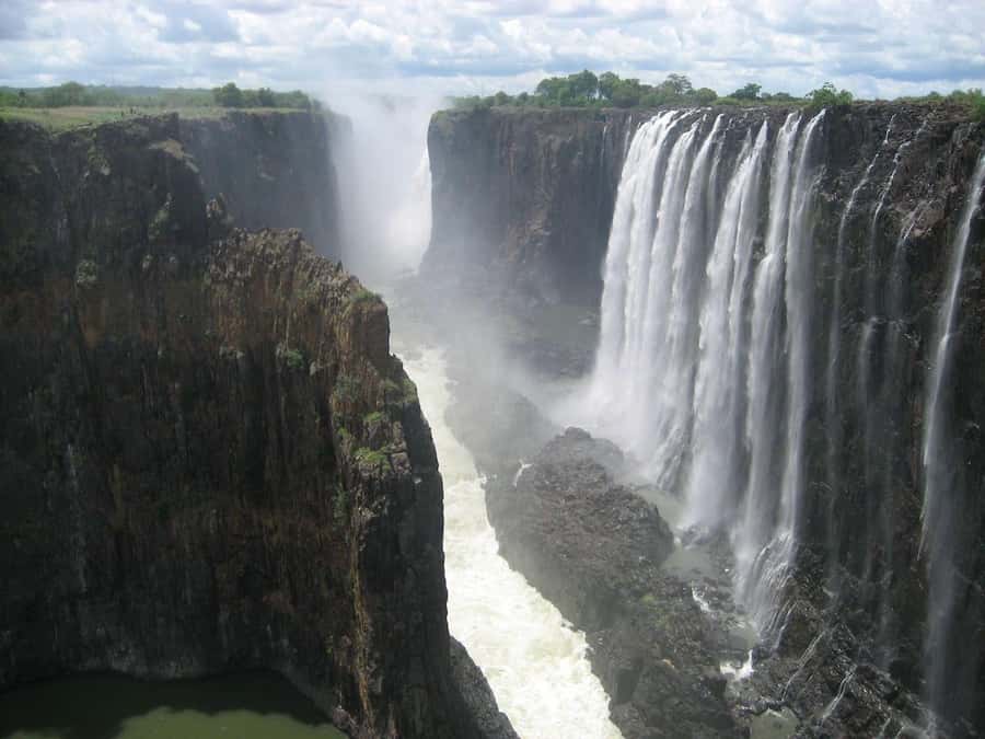 From Kasane: Victoria Falls Day Trip (Zimbabwe side) - Crossing from Kasane into Zimbabwe