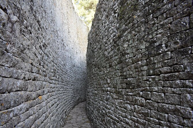 Great Zimbabwe - The museum and Zimbabwe bird sculptures