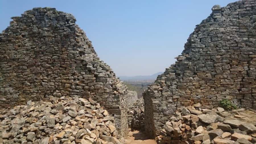 Great Zimbabwe: The World's View Historical Site !! - The Valley Ruins and ordinary city life