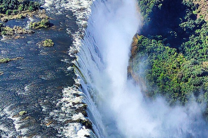 Guided Tour of the Falls (ZIM side) Wildlife Safari, by Savannah - The bush route to the Zimbabwean park entrance
