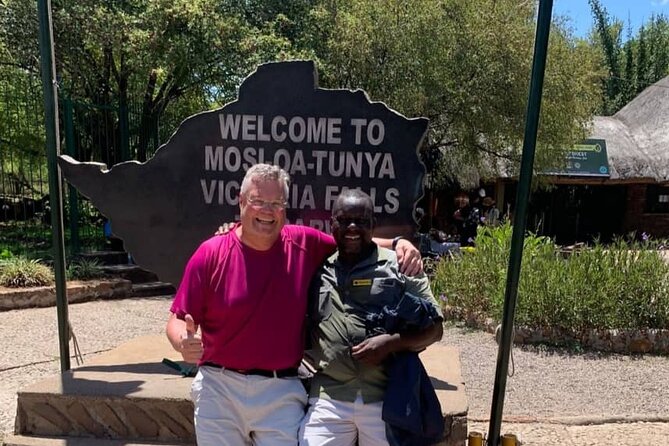 Guided Tour of the Falls (Zimbabwe side) - The Big Tree, a calmer opening note