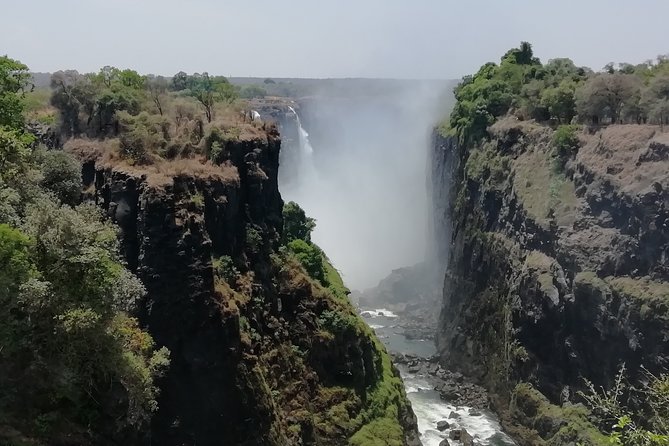 Guided Tour of The Victoria Falls and flight of angels - Seeing the full sweep from the air