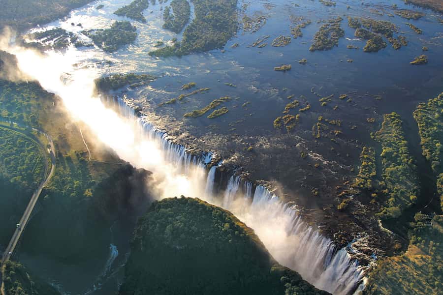 GUIDED TOUR OF THE VICTORIA FALLS ON THE ZAMBIAN SIDE - Walking into the rainforest