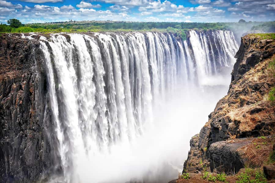 GUIDED TOUR OF THE VICTORIA FALLS ON THE ZAMBIAN SIDE - Photos, spray, and the small things to pack