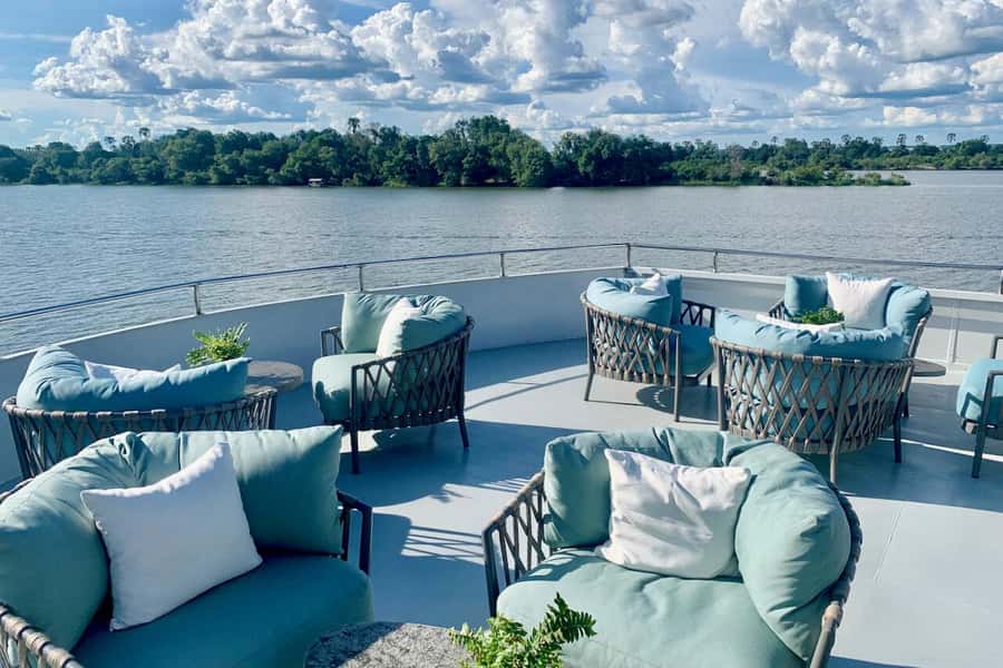 Luxury Cruise : Sunset Boat Cruise on The Zambezi Explorer - A short ride from Victoria Falls to the Zambezi