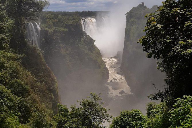 Private Guided Tour of the Falls with Pickup - What the private guide adds
