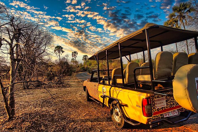 Safari in Victoria Falls and Zambezi National Park - The briefing and open vehicle ride