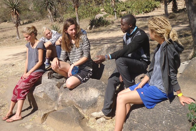 Silunguzi Matopos Village & Rock Paintings Visit ! - Arriving at Silunguzi Village