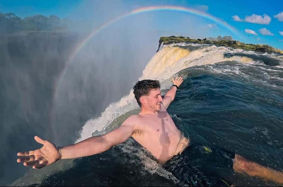 Victoria Falls: Devil's Pool High Tea - The guide team and the pickup problem