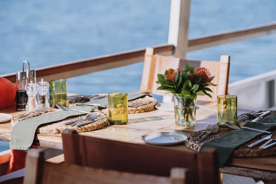 Victoria Falls: Dinner Cruise on the Zambezi River - The first hour: river views and sunset light