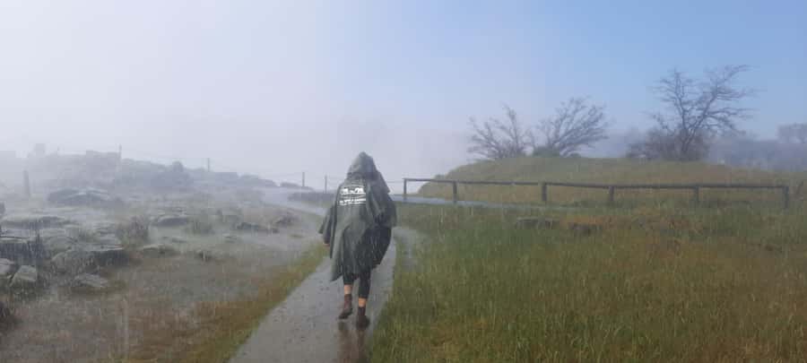 Victoria Falls: Guided tour by local guides - History at Livingstone and Rhodes points