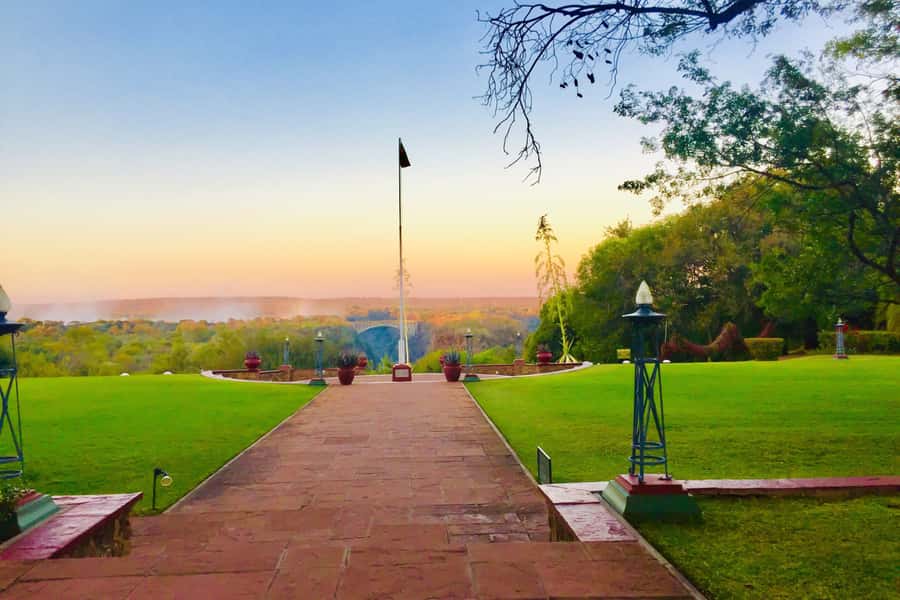 Victoria Falls Guided Tour with High Tea - Why this Victoria Falls pairing works