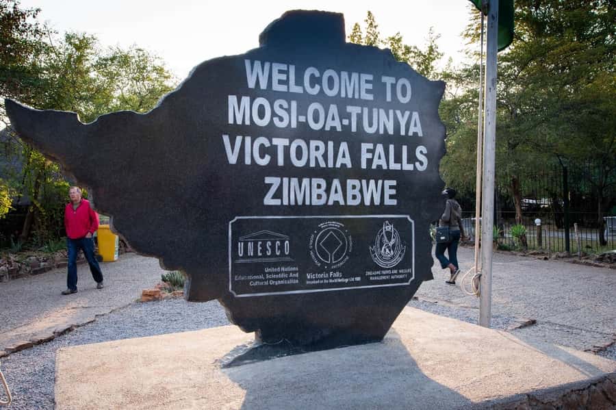 Victoria Falls: Private Guided Tour of the Falls - From Victoria Falls Town to the Park Entrance