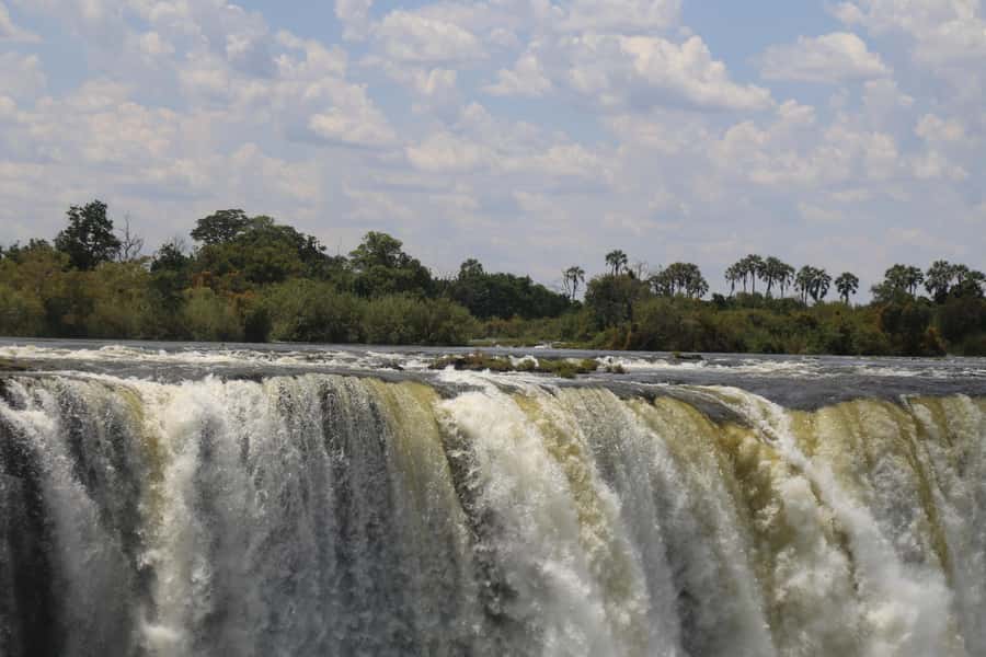 Victoria Falls: Private Guided Tour of the Waterfalls - What the guides add: history, wildlife, and local life