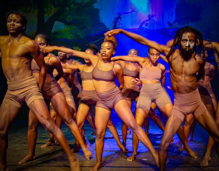Victoria Falls:Theatre Simunye The Spirit of Africa,Zimbabwe - What the one-hour schedule feels like