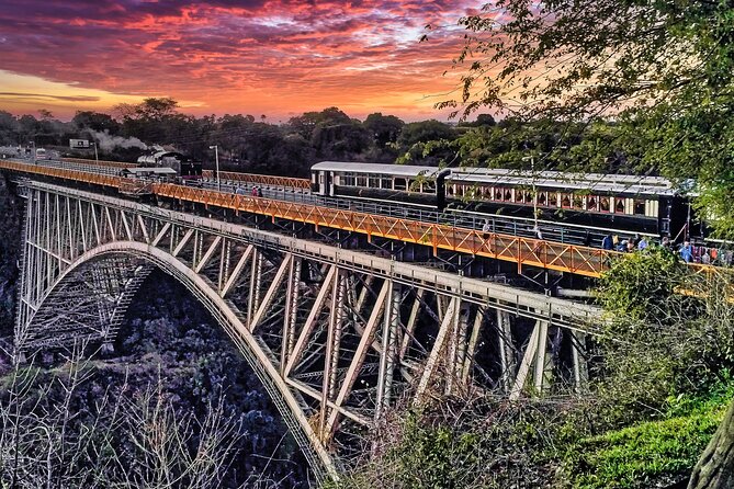 Walking Safari to the Falls, Bridge and beyond with Savannah - Guide quality and group atmosphere