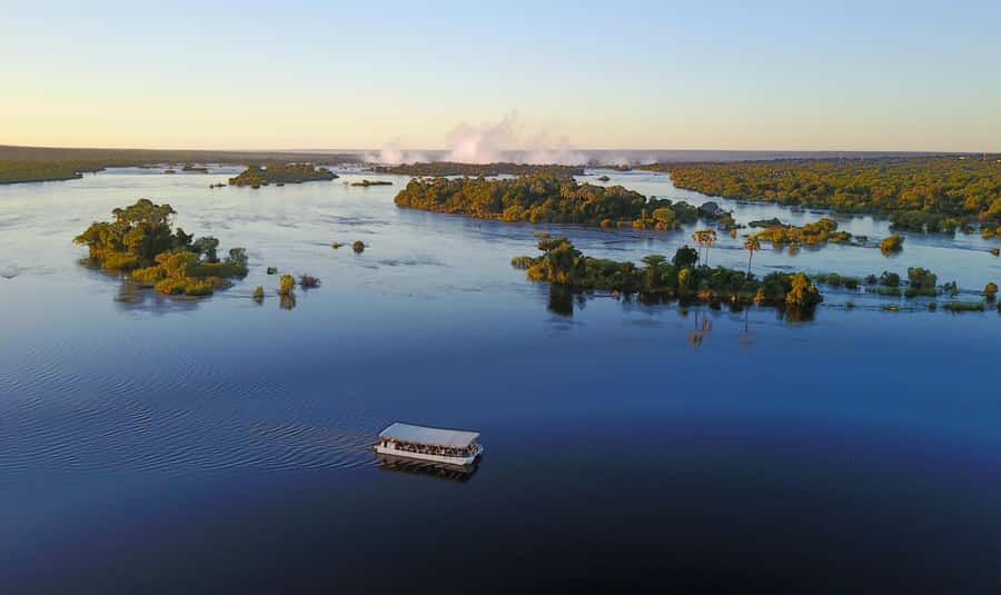 Zimbabwe: Sundowner Cruise (Standard) Zambezi River - Why a Zambezi sunset cruise works so well