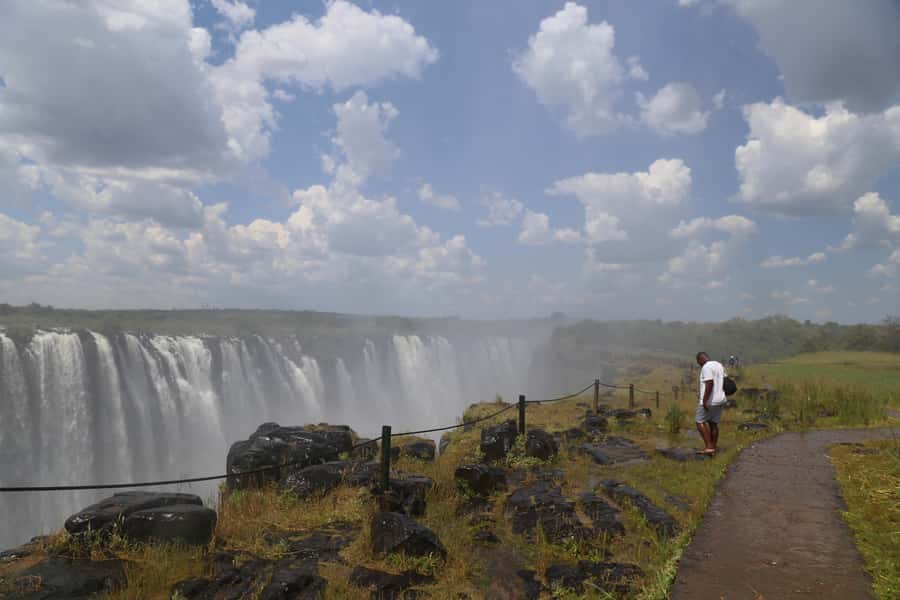 Zimbabwe & Zambia: Guided Tour of the Falls from Both Sides - The Zambian side: spray, rainbows, and a closer feeling